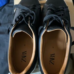 Men’s black sneakers